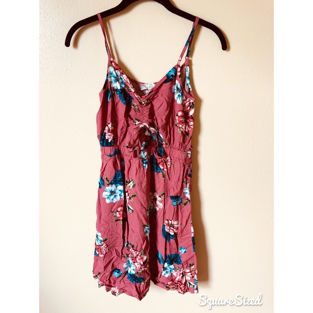 Floral dress with cutout 🌺